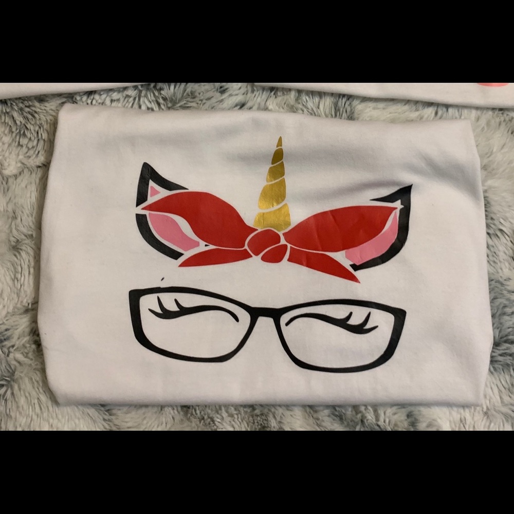 Unicorn with bow & glasses